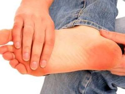 دلیل گزگز پاها چیست؟