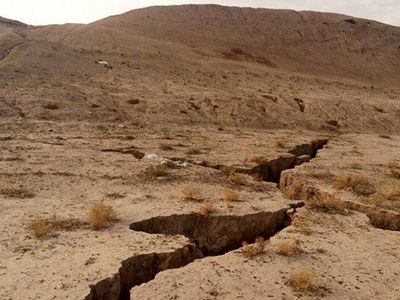 برخی از مناطق دشت اراک حداکثر 16.8 سانتیمتر در سال فرونشست دارد/ خطوط سراسری انتقال نفت از منطقه فرونشست‌ها عبور می‌کند