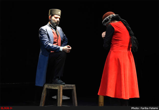 نمایش بوقلمون در تهران به روی صحنه رفت