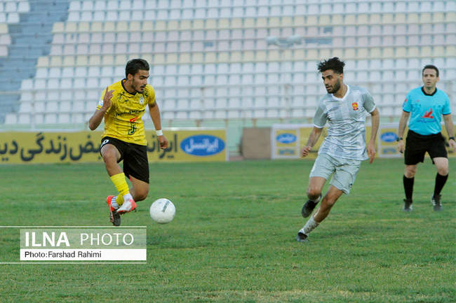 دیدارتیم های فجرشهیدسپاسی شیراز وشهرخودرو مشهد