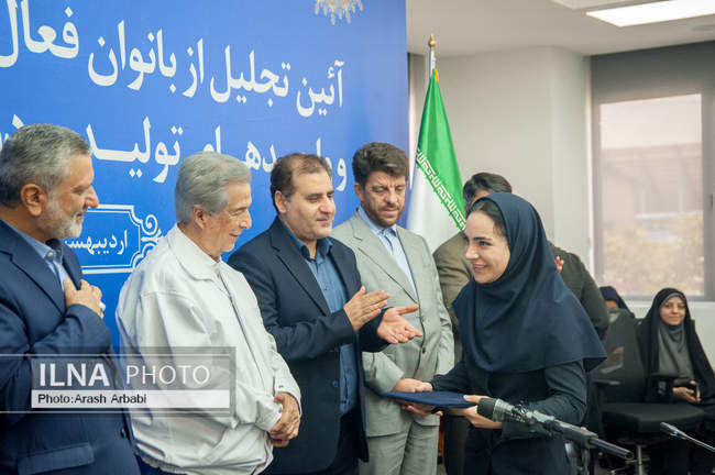 وزیر کار در تجلیل از بانوان کارگر نمونه
