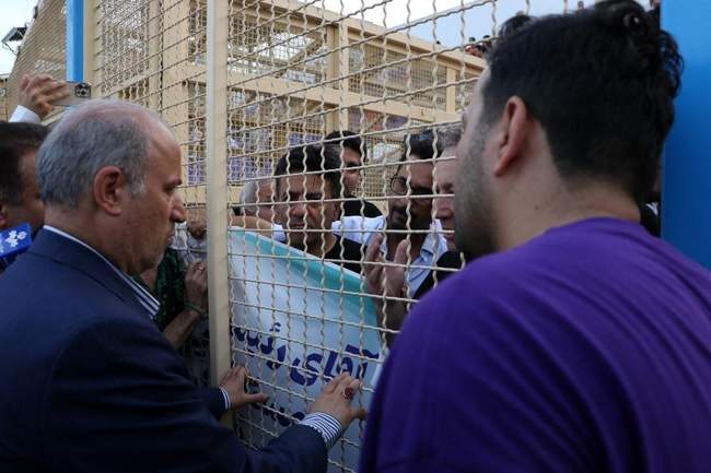 گزارش تصویری افتتاح چمن طبیعی استادیوم عضدی رشت با حضور مهدی تاج