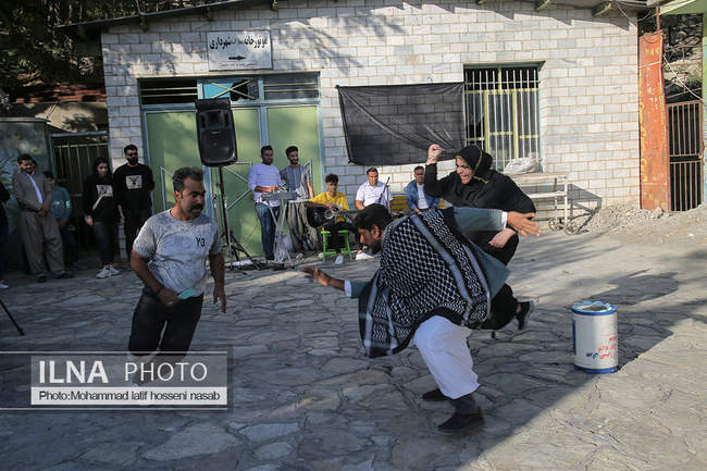  اجراهای روز اول شانزدهمین دوره جشنواره  تئاتر خیابانی مریوان-1