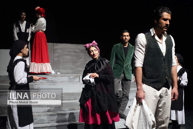 نمایش آئورا به کارگردانی مهدی محبعلی