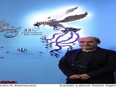 باید به اطرافمان بیشتر توجه کنیم