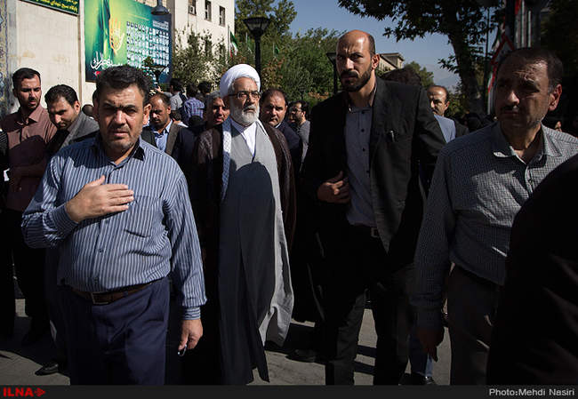تشییع پیکردوتن از شهدای مدافع حرم در بازار تهران