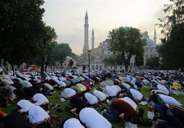 Muslims Worldwide Perform Eid Al-Adha Prayers
