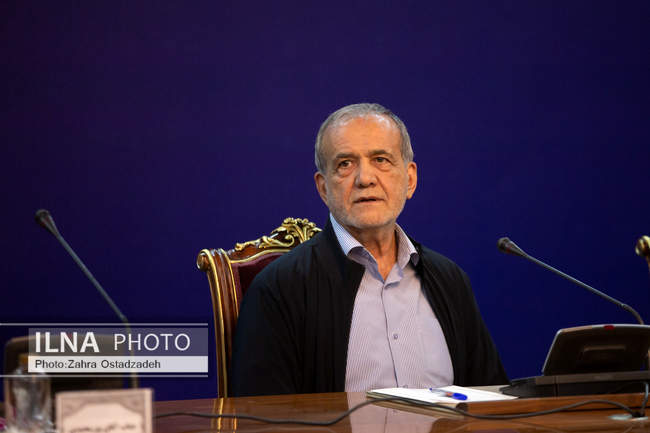 نشست صمیمی رئیس جمهور با جمعی از فرهیختگان علمی و اقتصادی