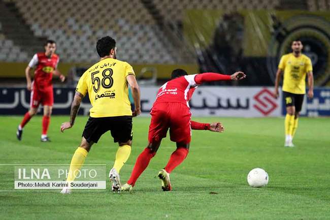 تساوی تیم فوتبال سپاهان اصفهان و پرسپولیس تهران 