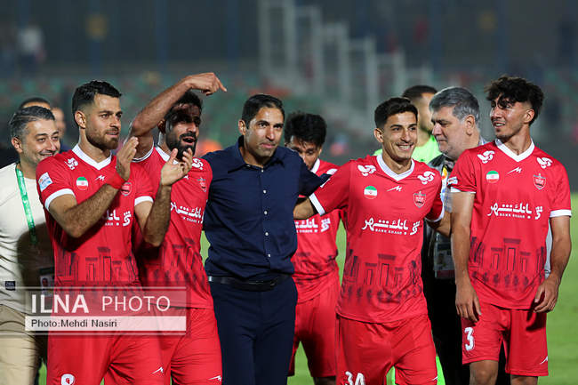 دیدار تیمهای فوتبال پرسپولیس تهران و ذوب آهن اصفهان