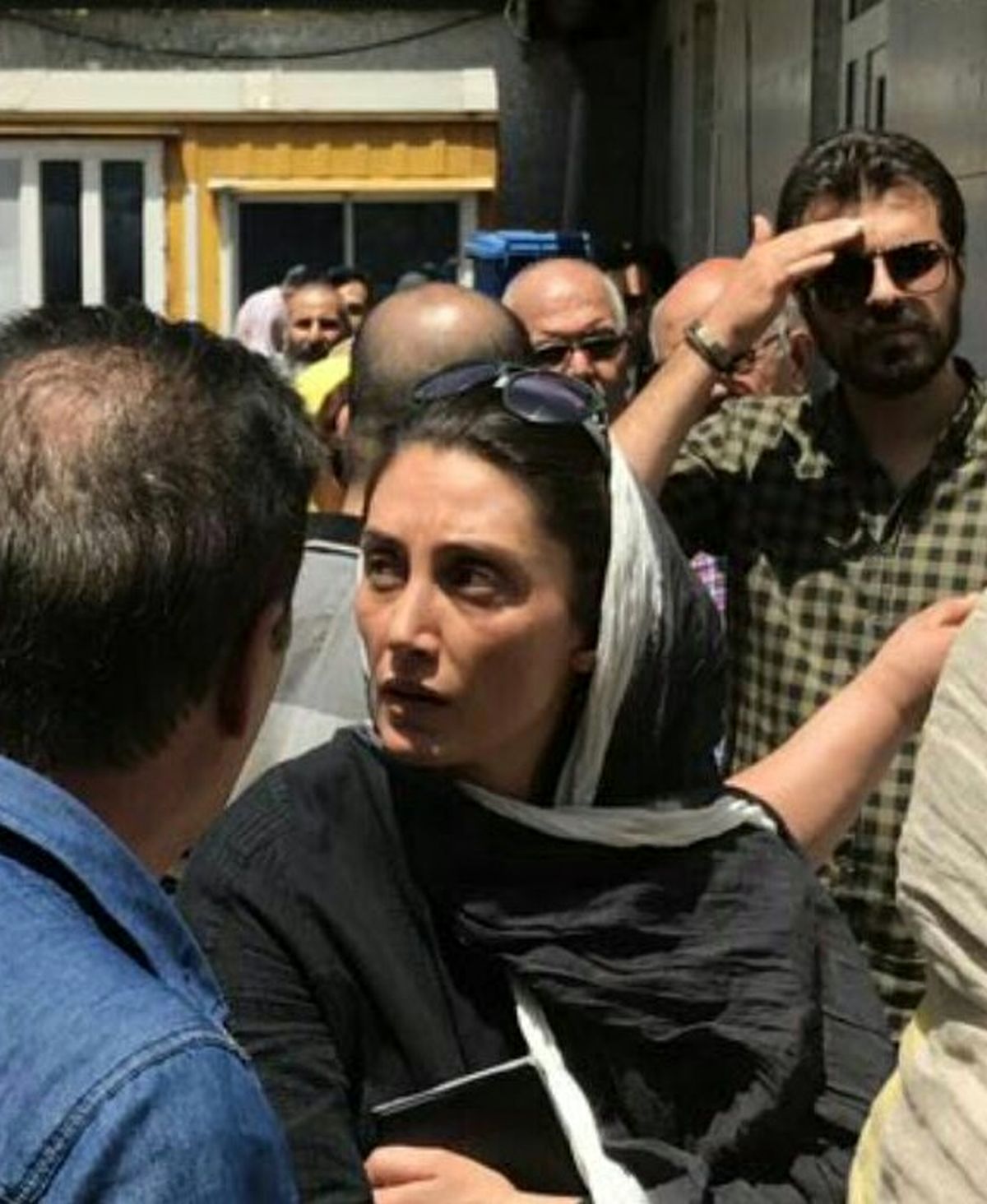 هدیه تهرانی در صف راى مدرسه شهدای رسانه (عکس)
