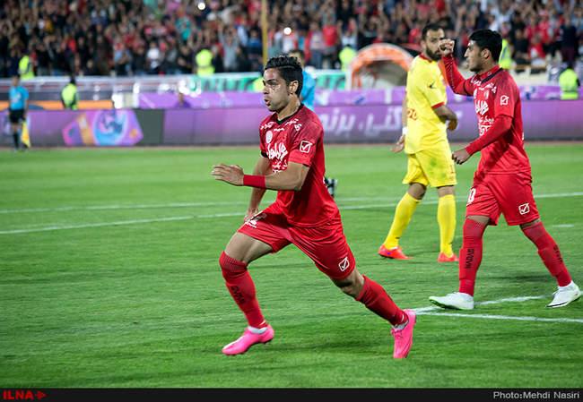 مسابقه فوتبال بین دوتیم پرسپولیس تهران و نفت تهران