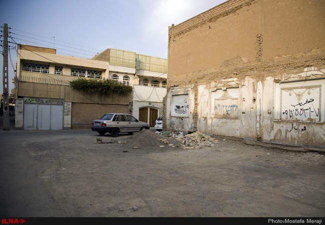 وضعیت نابسامان خانه های کلنگی شهرداری در خیابان فاطمی (دورشهر) قم