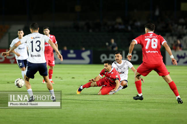 دیدار تیم های فوتبال پرسپولیس تهران و ملوان بندرانزلی
