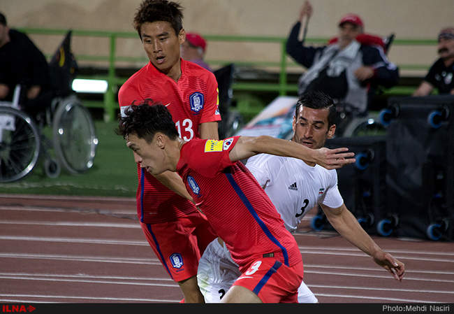 مسابقه فوتبال بین دوتیم ایران و کره جنوبی