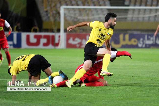 تساوی تیم فوتبال سپاهان اصفهان و پرسپولیس تهران 