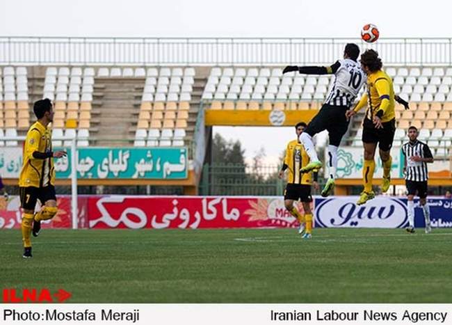 بازی صبای قم و سپاهان اصفهان در ورزشگاه یادگار امام شهر قم