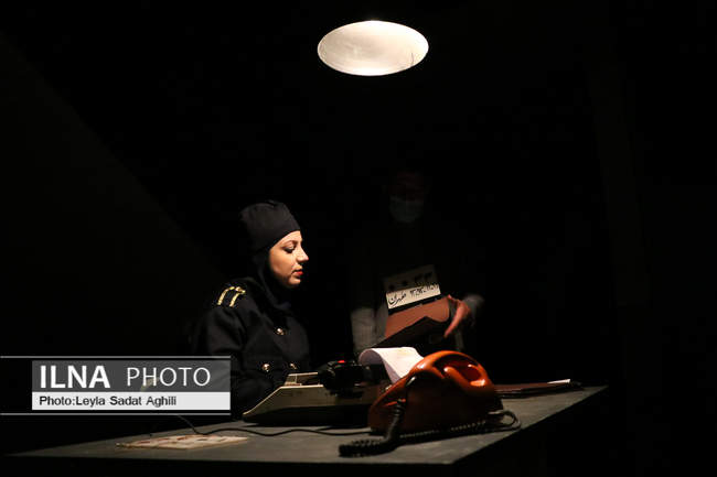 دموکراسی سفارشی 