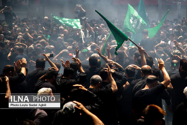 مراسم خیمه‌سوزان ظهر عاشورا در چهارراه گلوبندک تهران/1