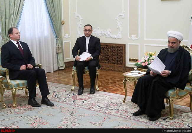 تقدیم استوارنامه سفیران 6 کشور به رئیس جمهوری