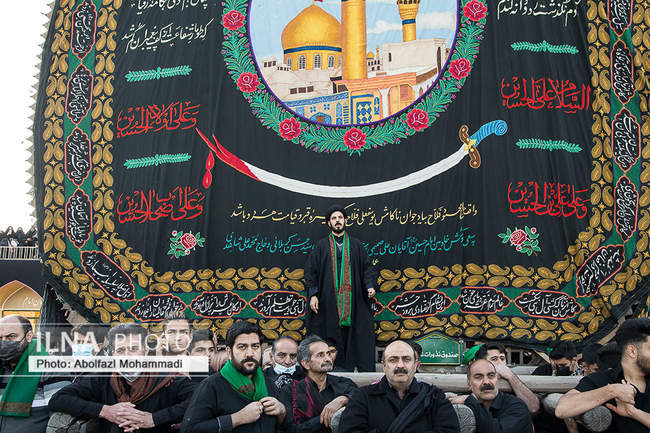آیین سنتی نخل‌گردانی در حسینیه شاه‌نعمت‌الله ولی شهرستان تفت