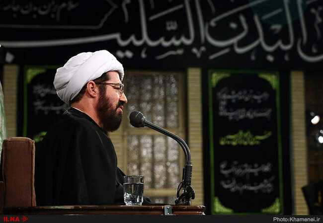 گزارش تصویری مراسم عزاداری شب عاشورا در حضور رهبر انقلاب 