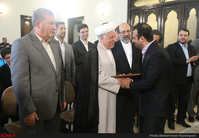 دیدار استادان و دانشجویان نخبه علم رباتیک دانشگاه آزاد اسلامی با آیت‌الله هاشمی رفسنجانی