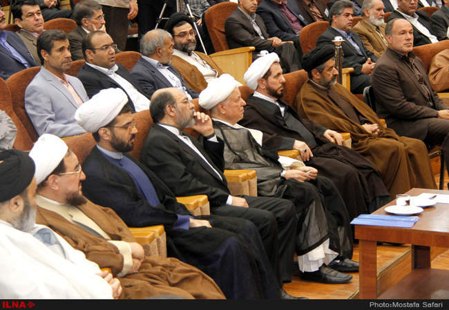بازدید آیت الله هاشمی رفسنجانی از چند طرح در دانشگاه آزاد اسلامی واح