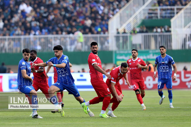 دیدار تیمهای استقلال تهران و پرسپولیس تهران