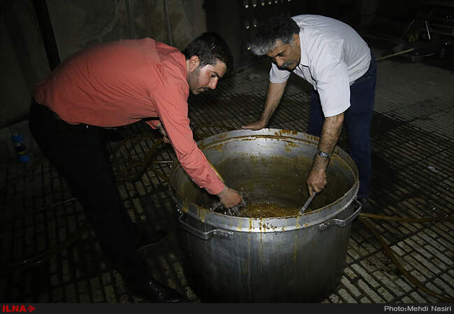 سفره های افطاری در خیابانهای تهران