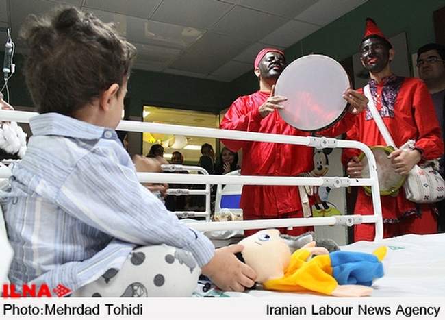 عیادت حاجی فیروز از کودکان بیمارستان های تهران