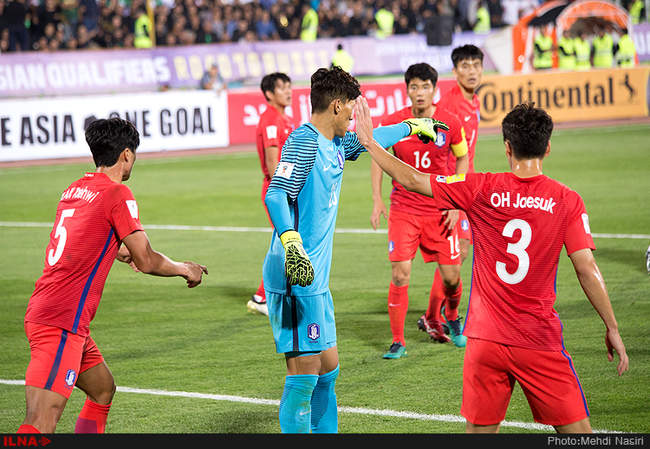 مسابقه فوتبال بین دوتیم ایران و کره جنوبی