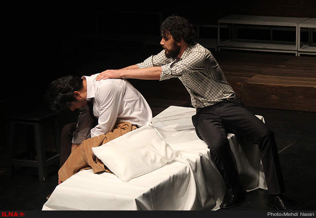 نمایش تئاتر بیگانه