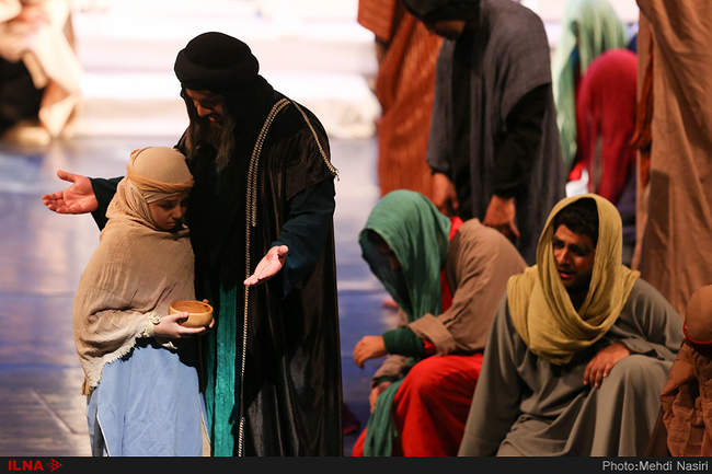 نمایش«مردی در آینه»