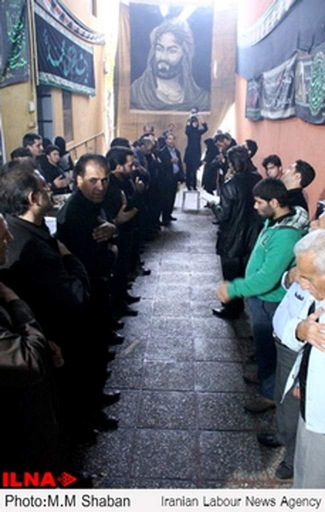 توزیع نذورات در هیات های مذهبی شیراز