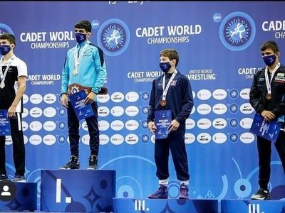نوجوان آکادمی کشتی کارگران بر بلندای سکوی قهرمانی جهان