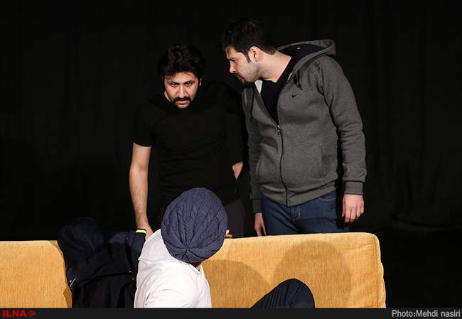 نمایش دَر به کارگردانی شهاب مهربان