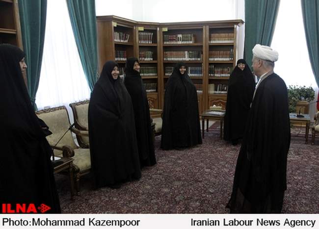 دیدار اعضای شورای مرکزی جمعیت پیروان حضرت زینب(س) ‎ با آیت الله هاشمی