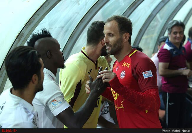 دیدار تیمهای پرسپولیس تهران و نفت تهران