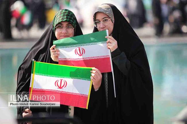 حضورحماسی مردم اصفهان در راهپیمایی ۲۲بهمن 