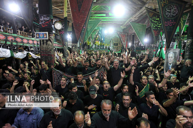 آیین عزاداری شب عاشورا در حسینیه تاریخی تکیه شش ناو تفرش