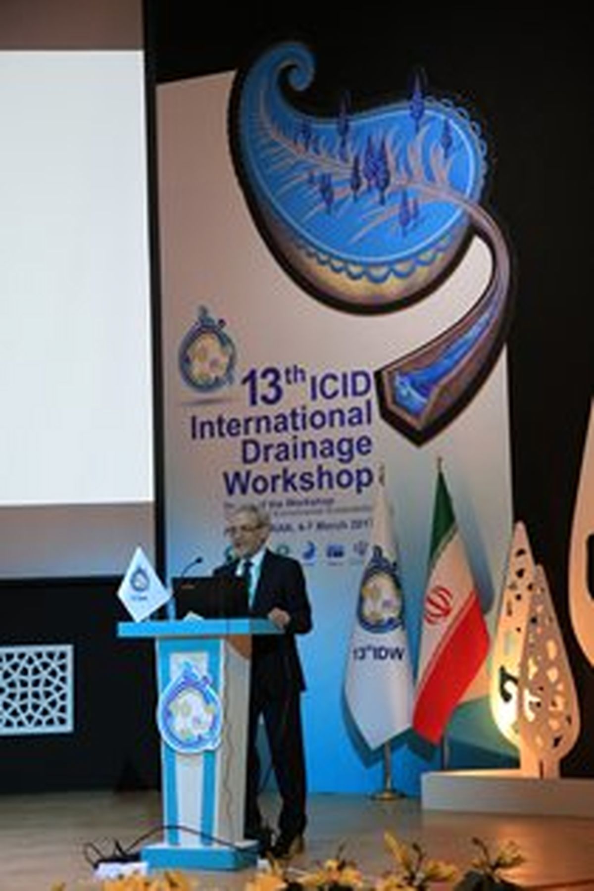 

تامین مواد غذایی یک چالش جهانی است