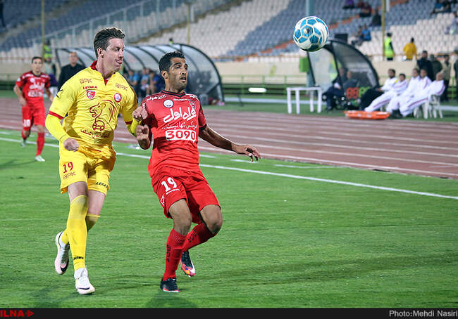 مسابقه فوتبال بین دوتیم پرسپولیس تهران و نفت تهران
