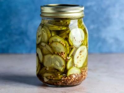 با ۲ روش ساده خیارشور سرکه‌ای و نمکی درست کنید
