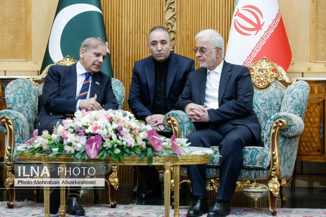 ورود نخست‌وزیر پاکستان به تهران