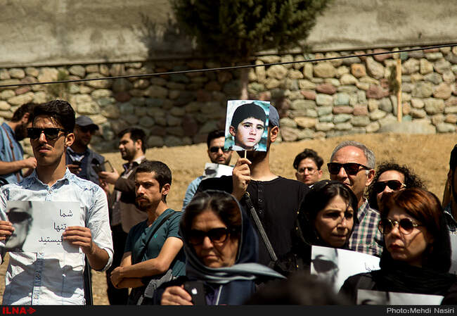 گزارش تصویری گردهمایی سینماگران بر مزار کیارستمی 