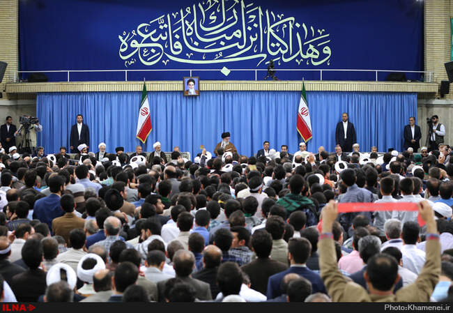 دیدار شرکت‌کنندگان در مسابقات بین‌المللى قرآن کریم‌ بارهبر انقلاب اسلامی 