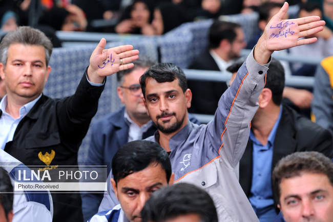 دیدار هزاران نفر از کارگران سراسر کشور با رهبر انقلاب