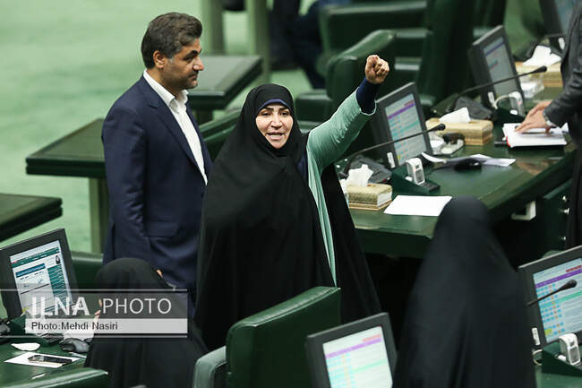  هاجر چنارانی