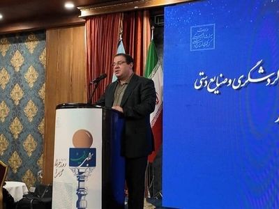 روزنامه‌نگاری، حرفه‌ای است که باید با عشق و تعهد دنبال شود/ تأکید بر شفافیت، صداقت و حذف فضای تقابل میان رسانه و دولت